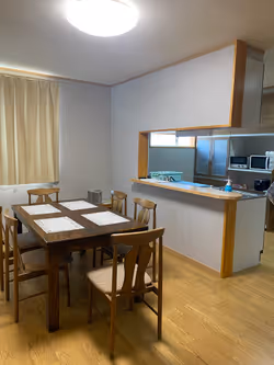 1階：ダイニングキッチン